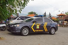 Mobil Polisi Warna Merah